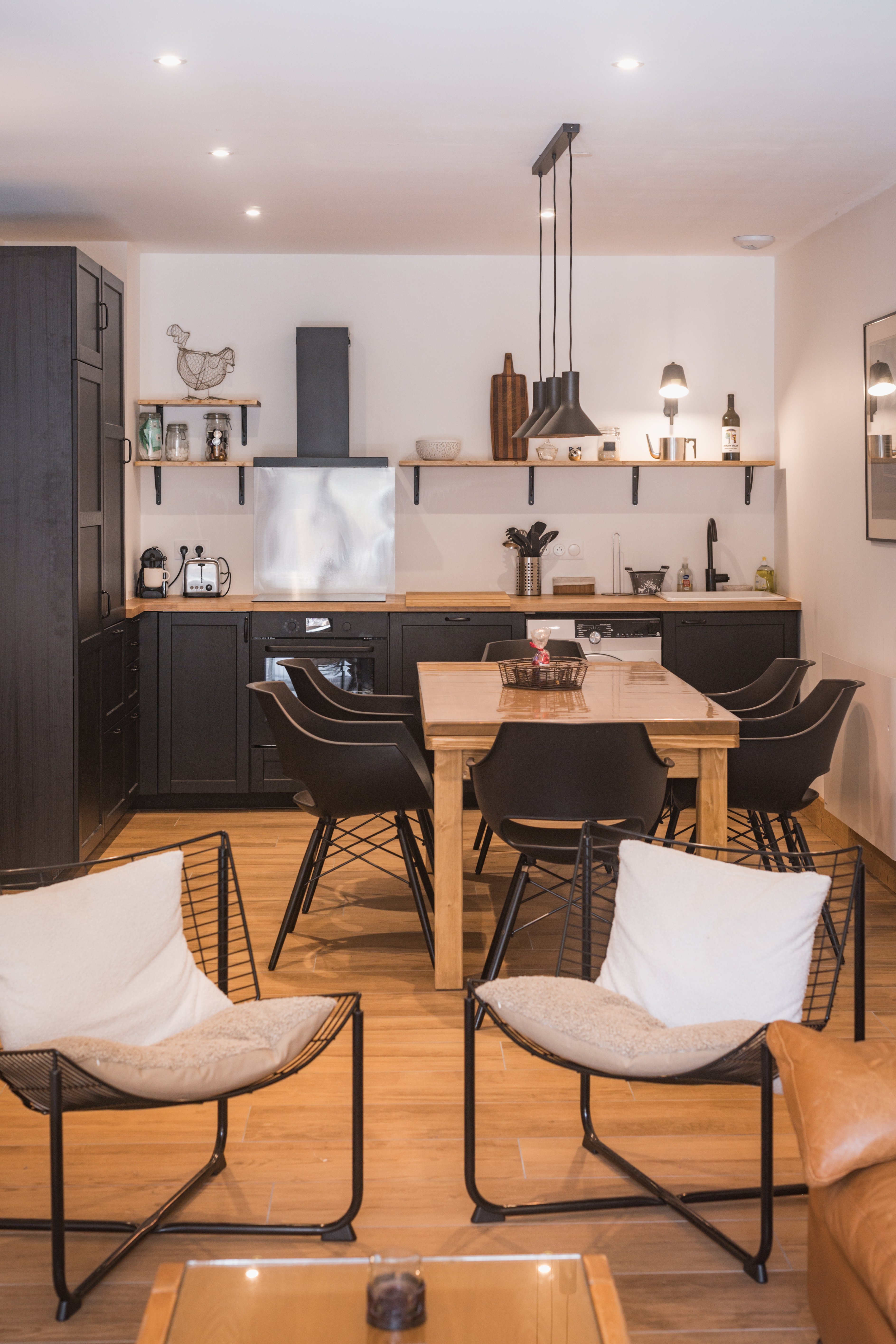 salon avec vue sur la cuisine - salle à manger 
