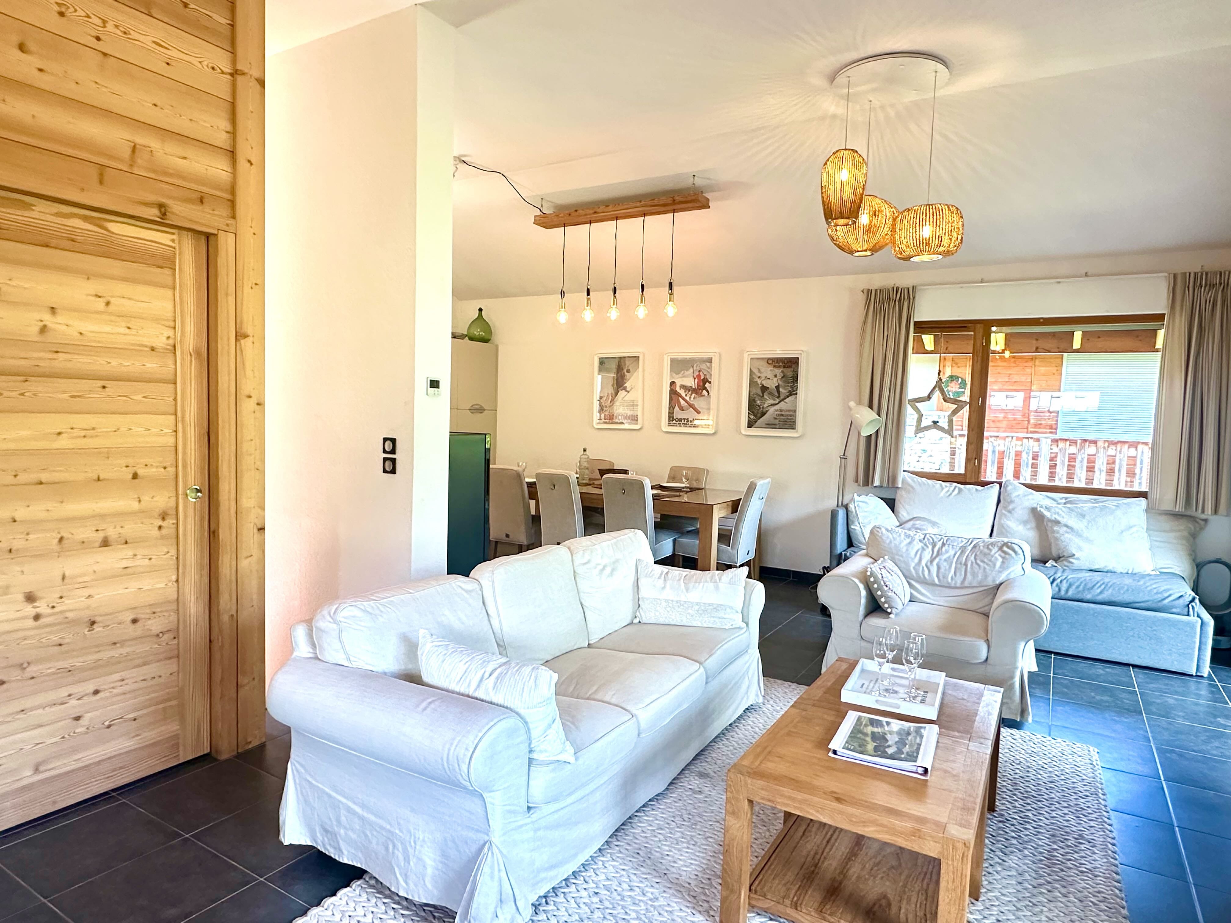 Salle de vie principale et salle à manger