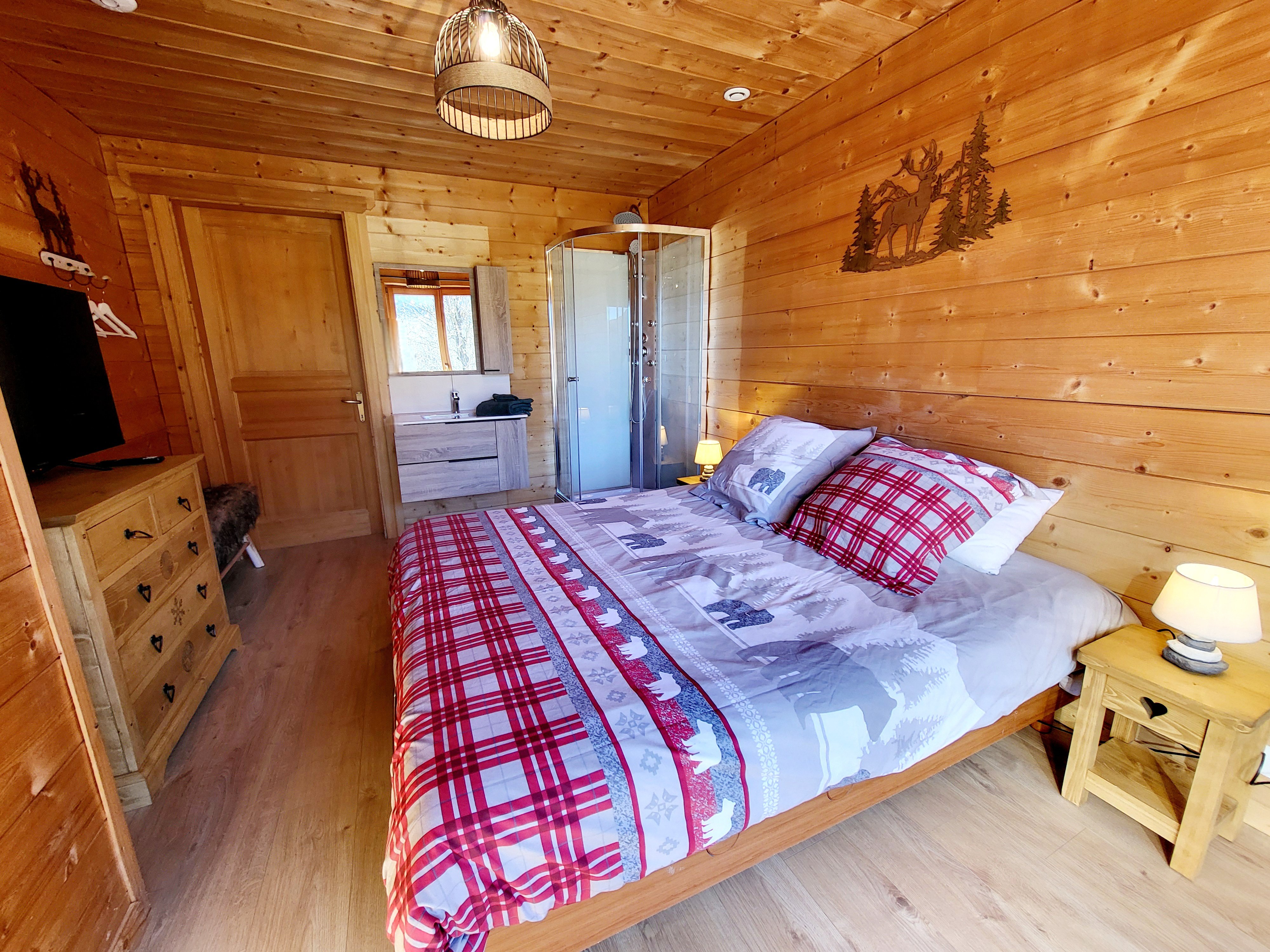 La Marmotte - Chambre 1 : Lit 160x190, douche, Télévision connectée