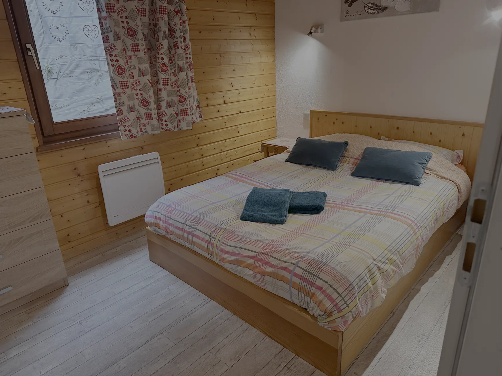 Chambre 1 en rez-de-chaussée: 1 lit 140/190