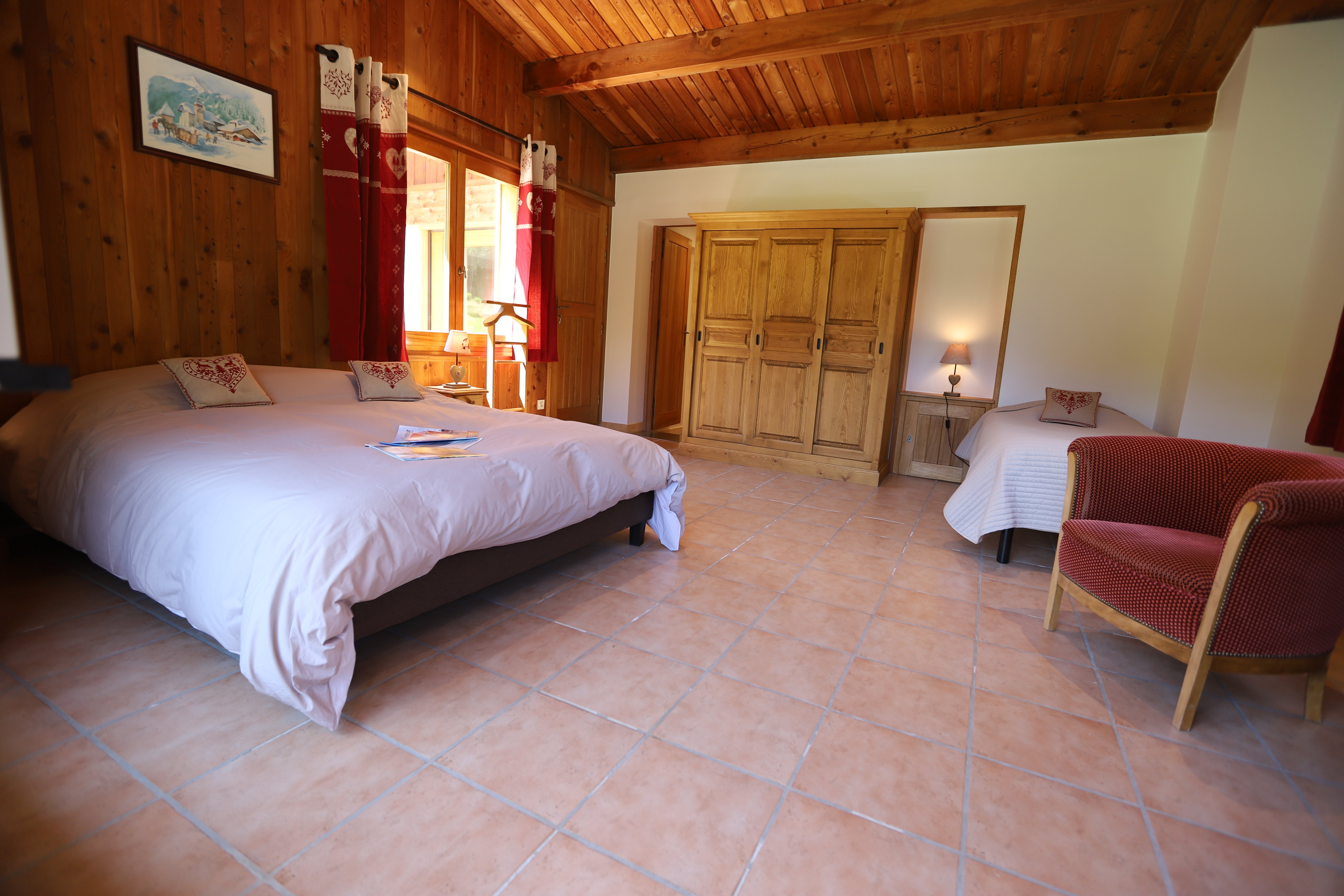 Chambre 2 à  l'étage  avec 1 lit de 160 X20 et 1 lit 90x190