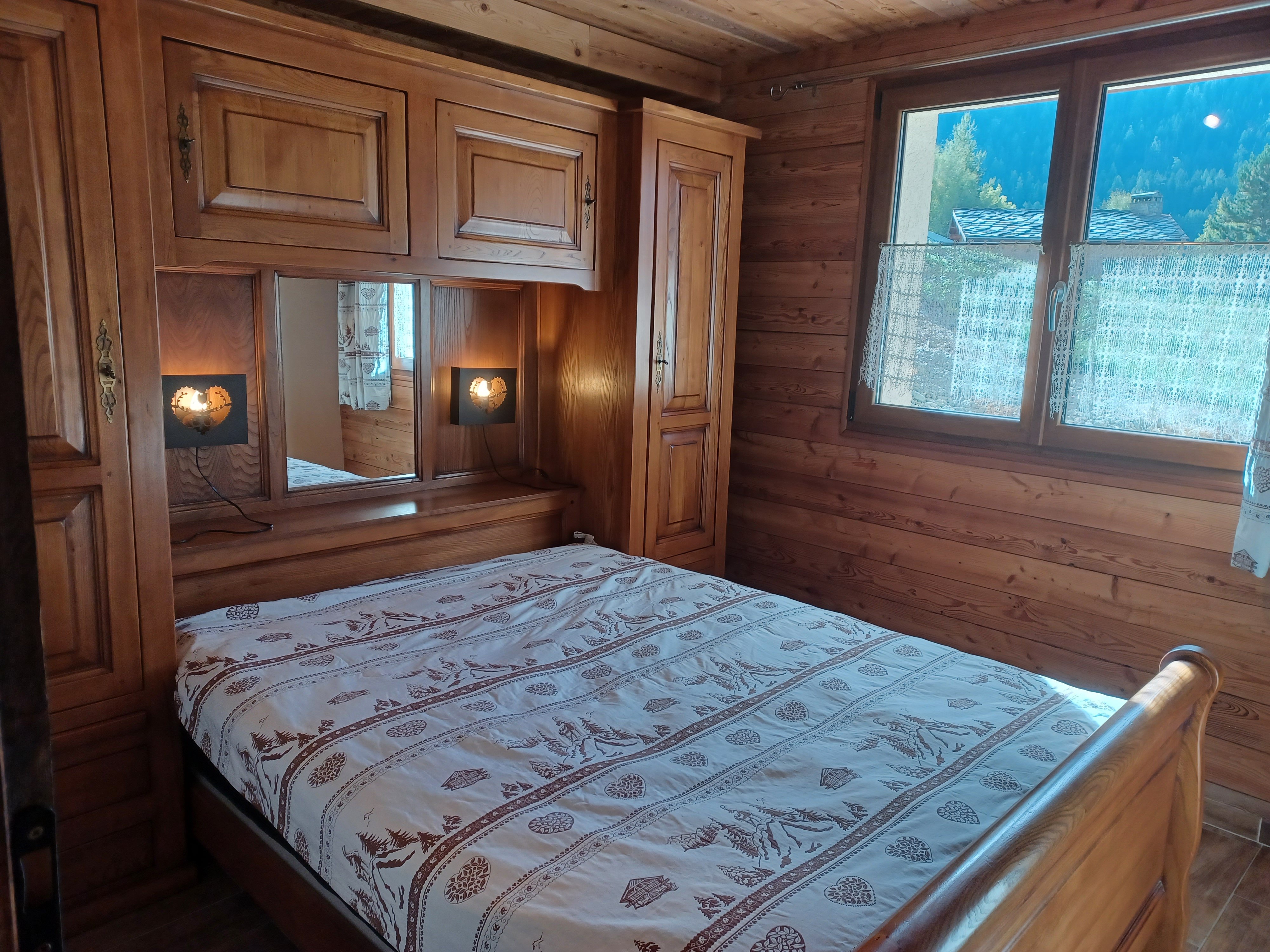 chambre indépendante avec 1 lit double en 160