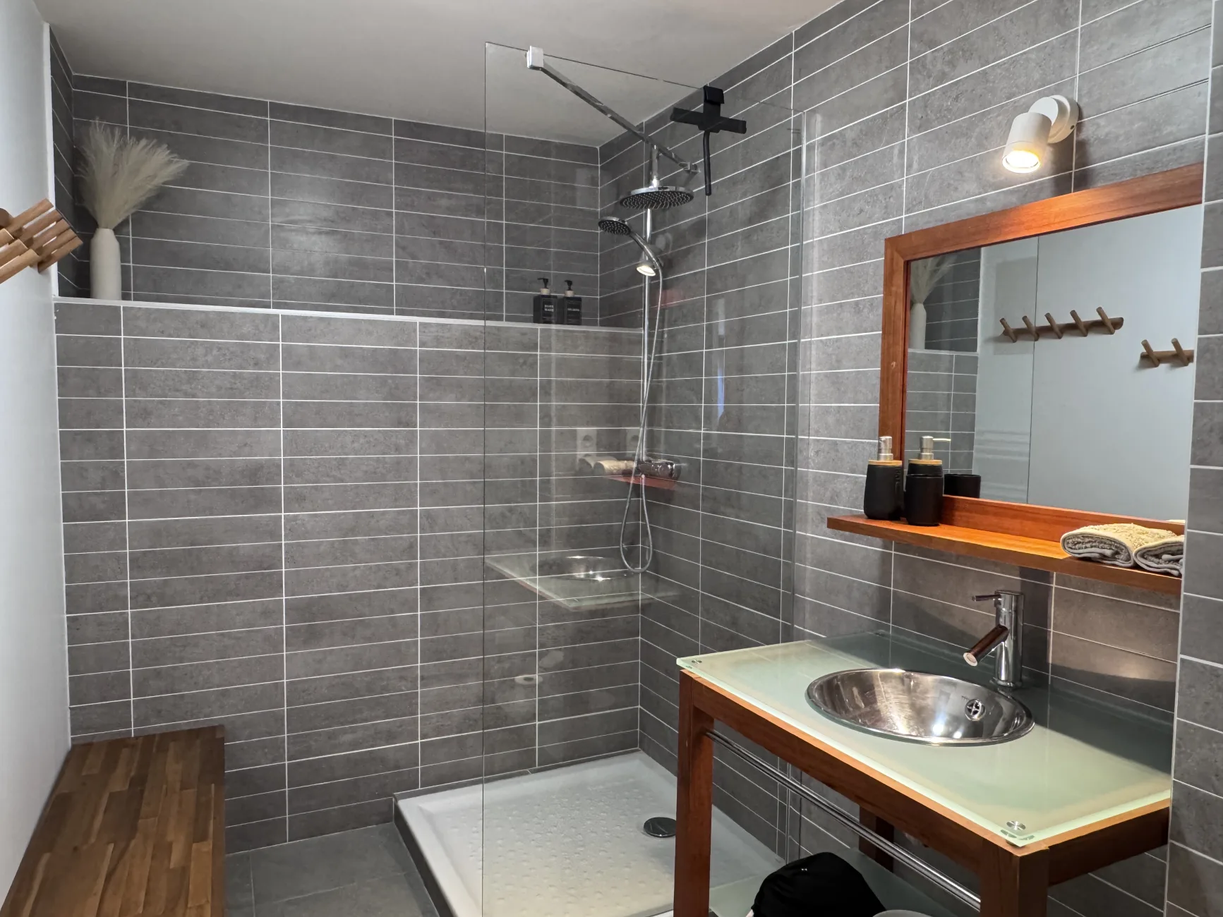 Salle de bain spacieuse