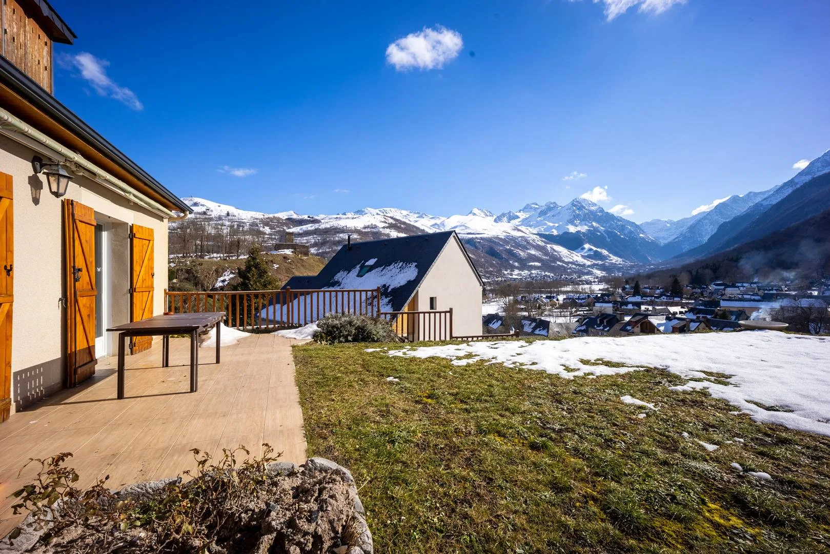 Maison pour 10 personnes Genos, proche Lac Wifi Garage