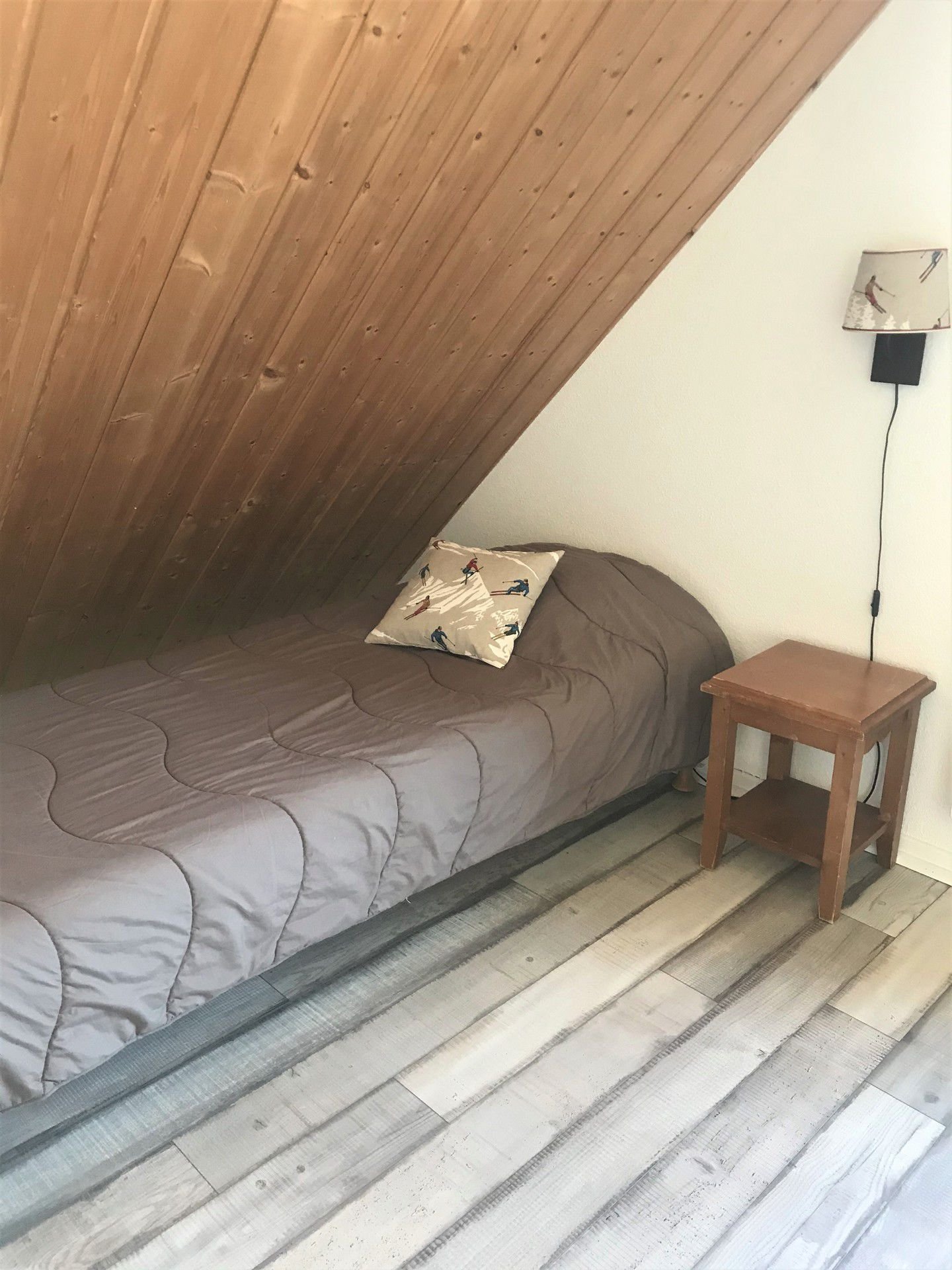 Lit simple chambre 2