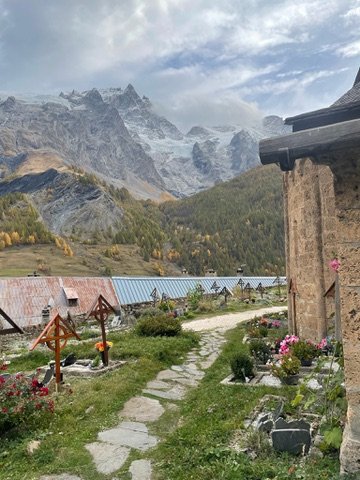 Épidote – Grand duplex 6 personnes dans une maison de village rénovée, skiroom chauffé & vue sur le glacier