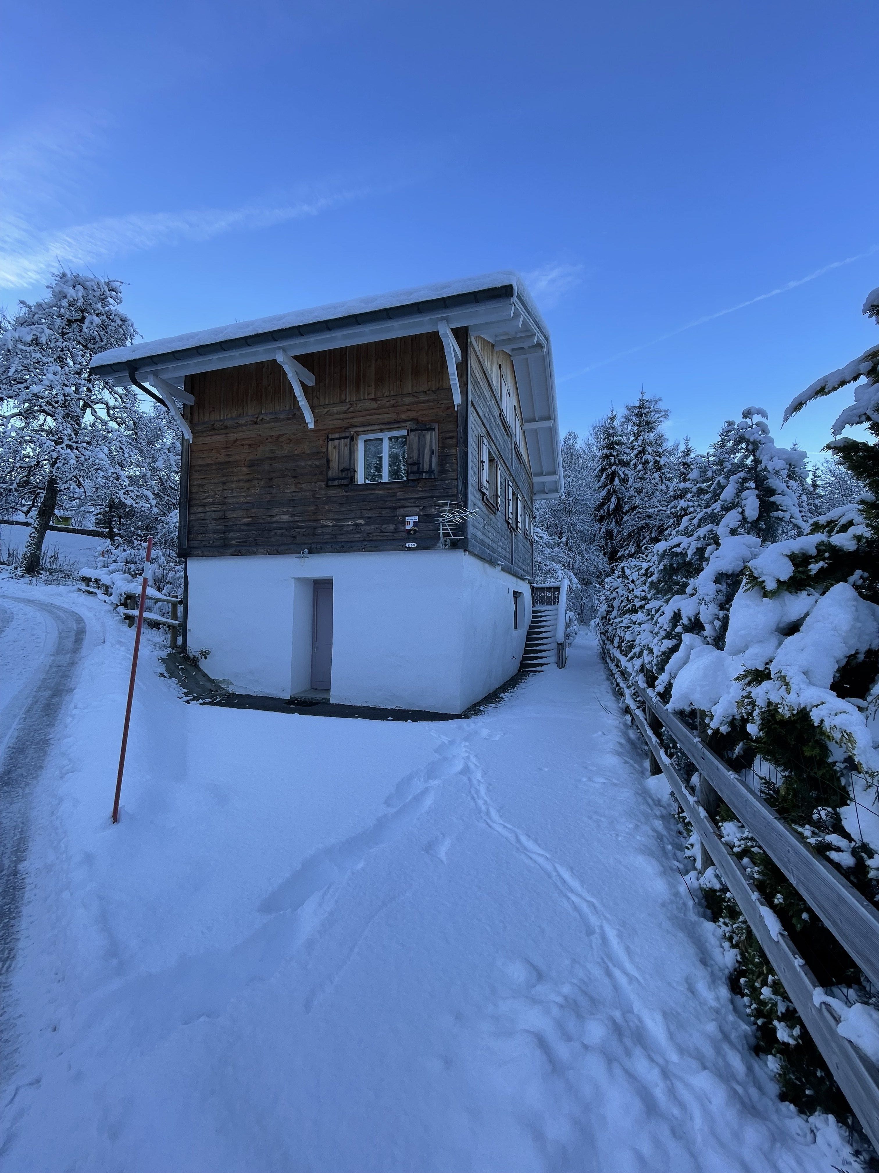 Accès arrivée chalet en hiver