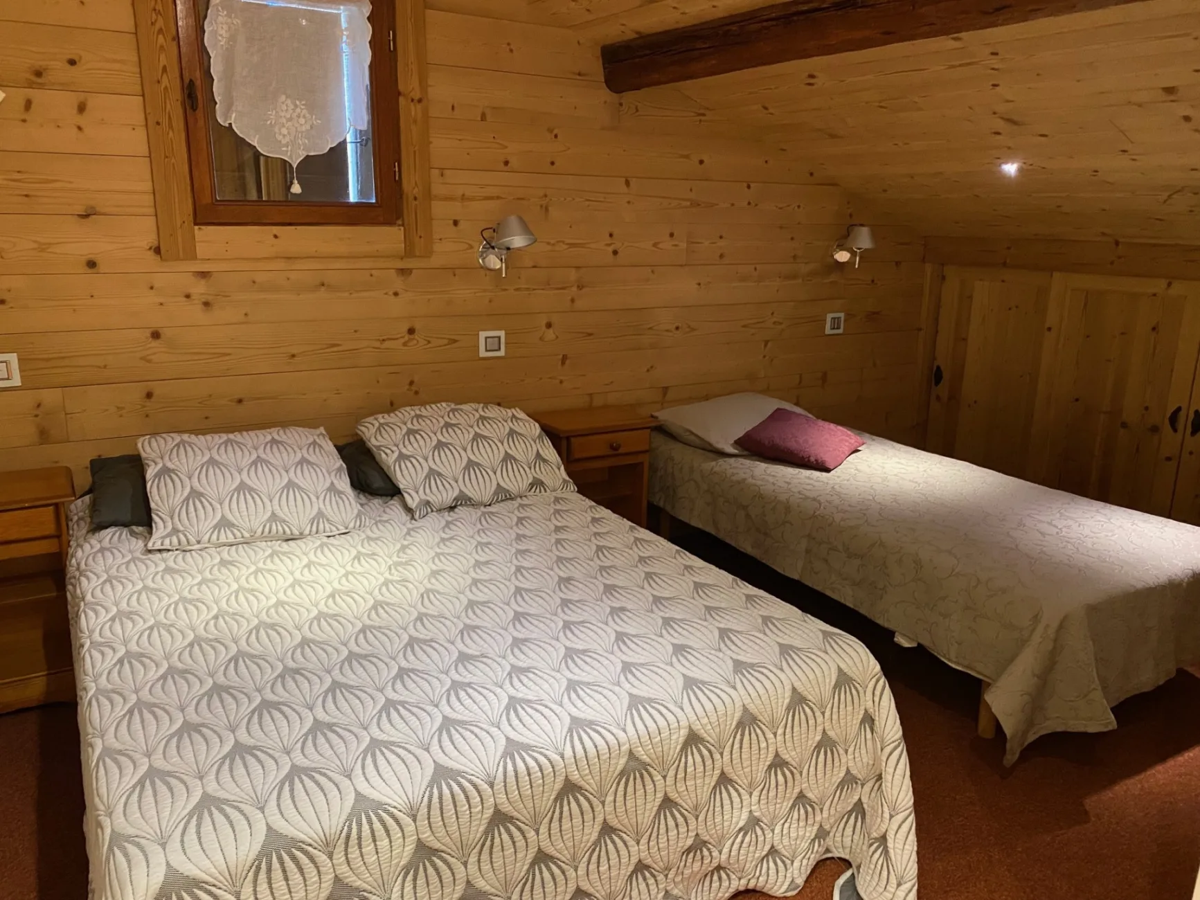chambre à l'étage avec sdb/wc