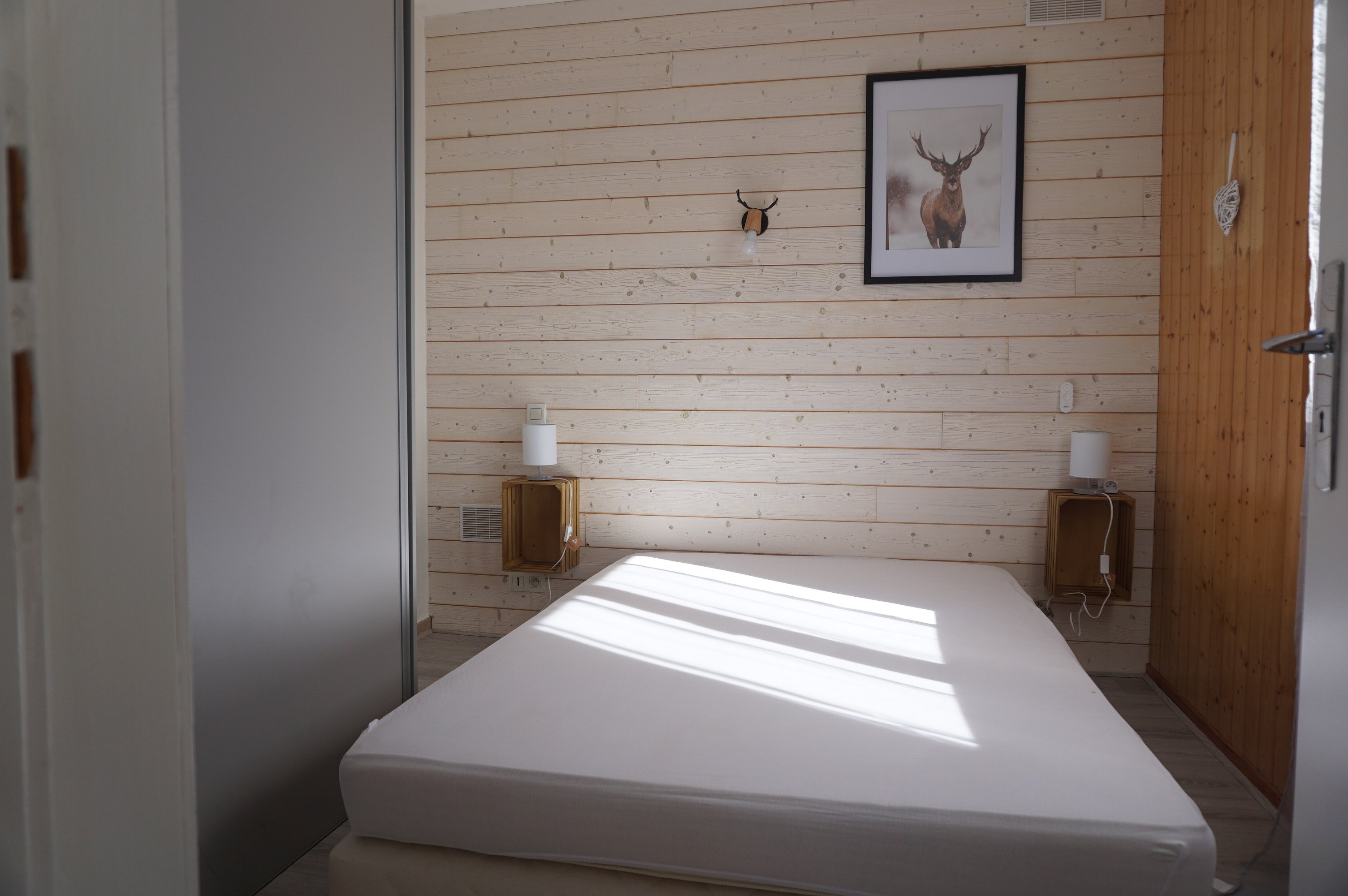 2e chambre avec lit 140 cm + placards