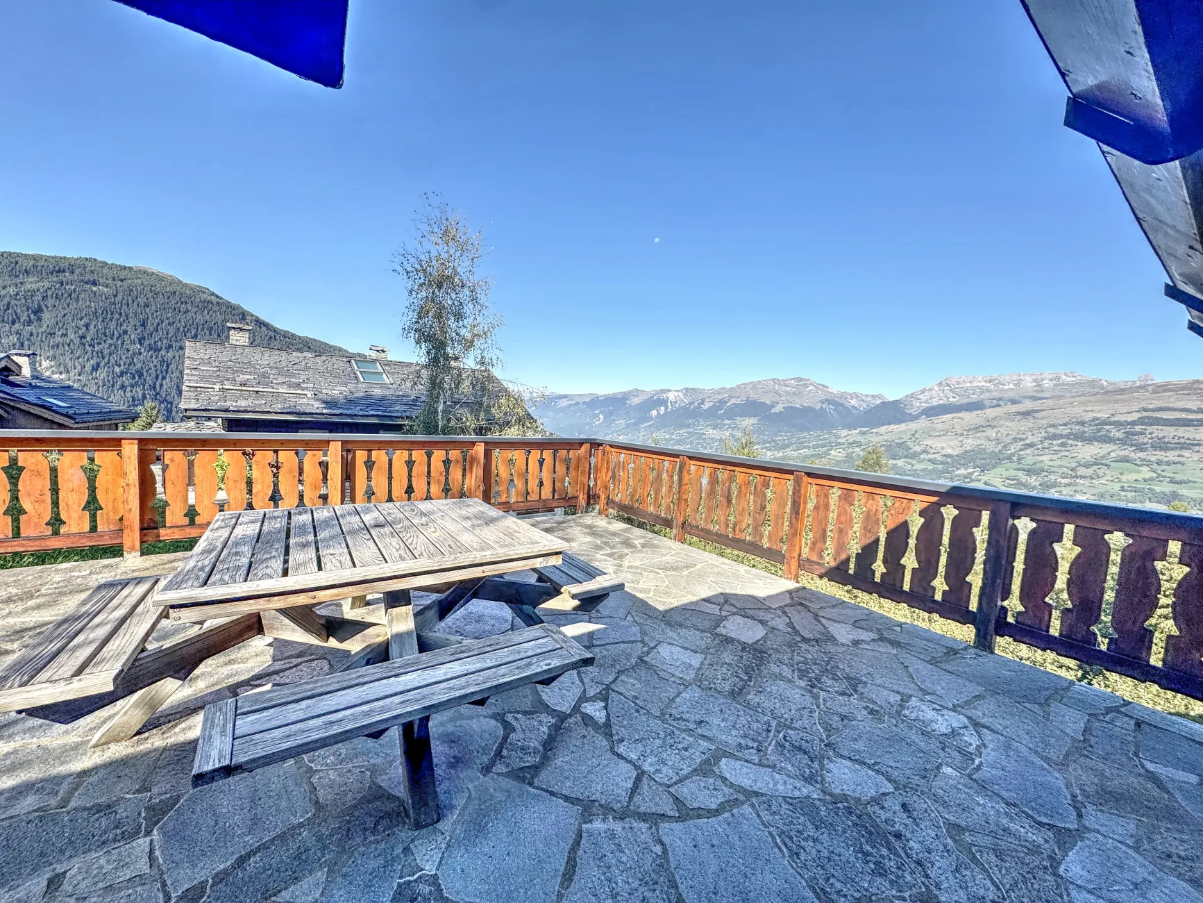 Terrasse avec vue sur le valley