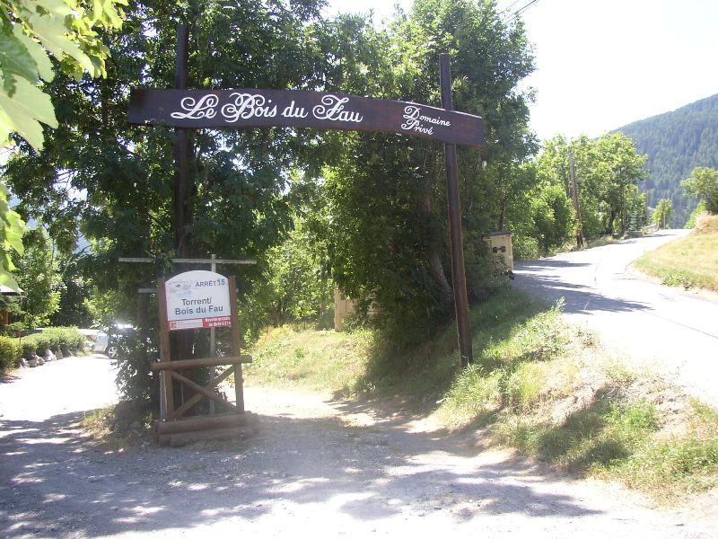 LE BOIS DU FAU  65 rue des cytises
entrée du " domaine " ( entre les Molanès 1500 télésièges et la gare intermédiaire , à 250 m , accès sur les pistes )