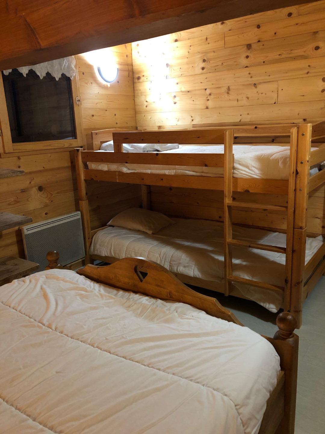 Chambre 1 lit double + lits superposés