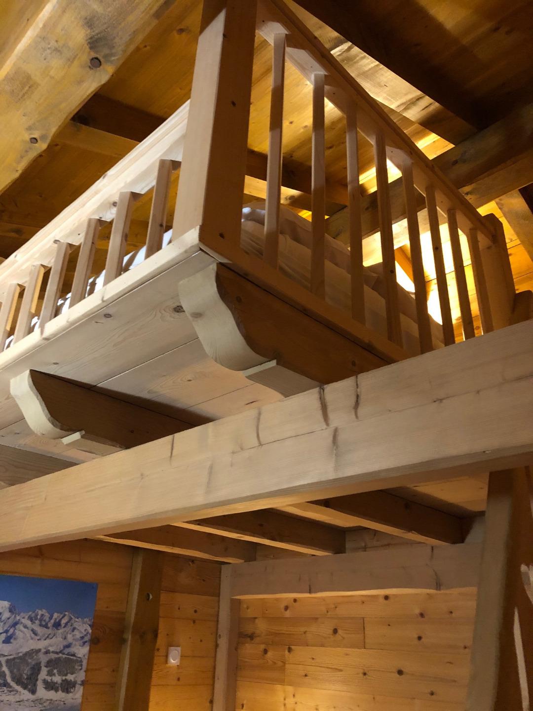 Chambre 2:  lit double + mezzanine avec matelas 2 personnes
Possibilité de mettre 1 lit de bébé