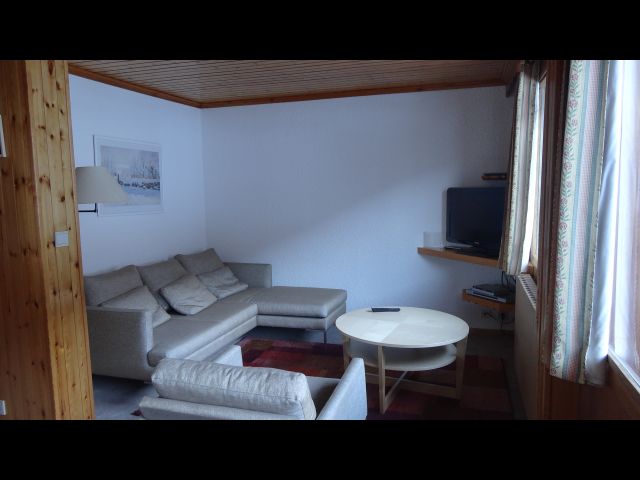 salon   façade sud avec balcon
tv avec satellite astra  (toutes chaines étrangères)