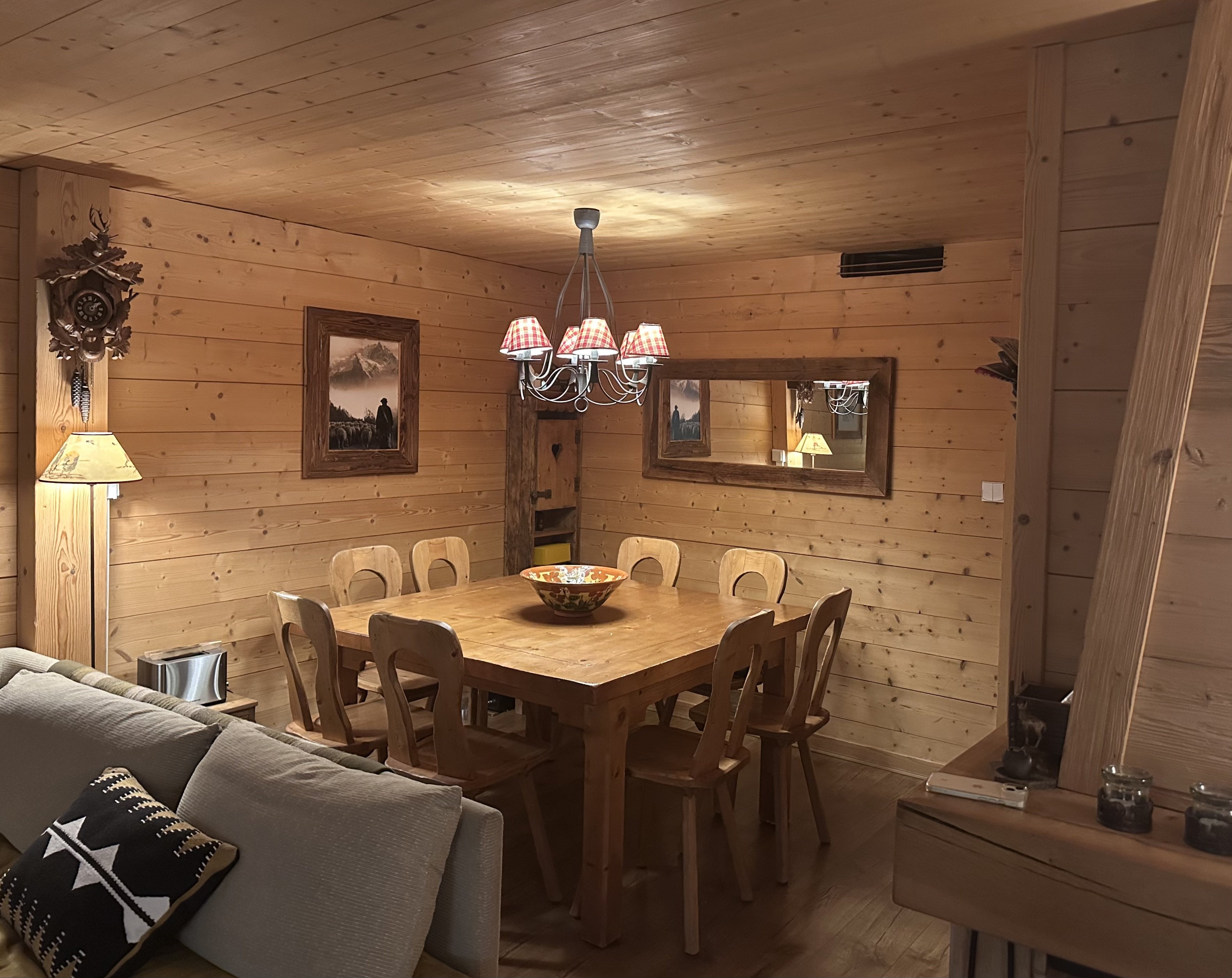 Salle à manger dans la continuité du séjour