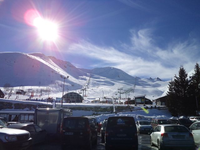 Vue des pistes depuis le parking principal
