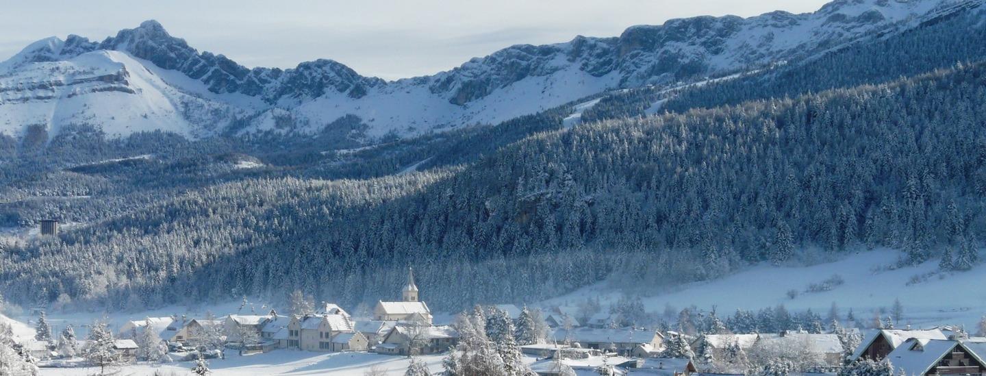  réveil du village de Corrençon un matin d'hiver.