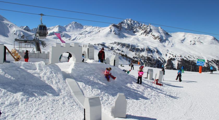 Jeux enfants sur le plateau
