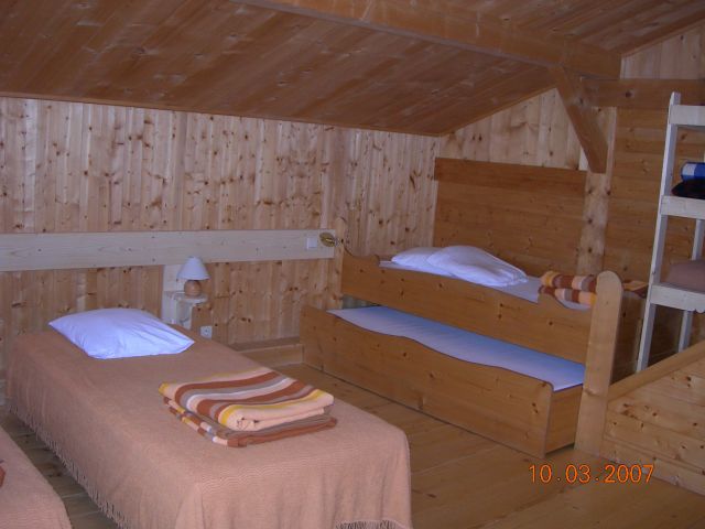 Chambre n° 1 : 4 lits 1 place.