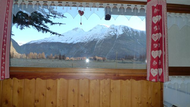 Depuis le séjour, vue sur la "Pointe d'Andagne"