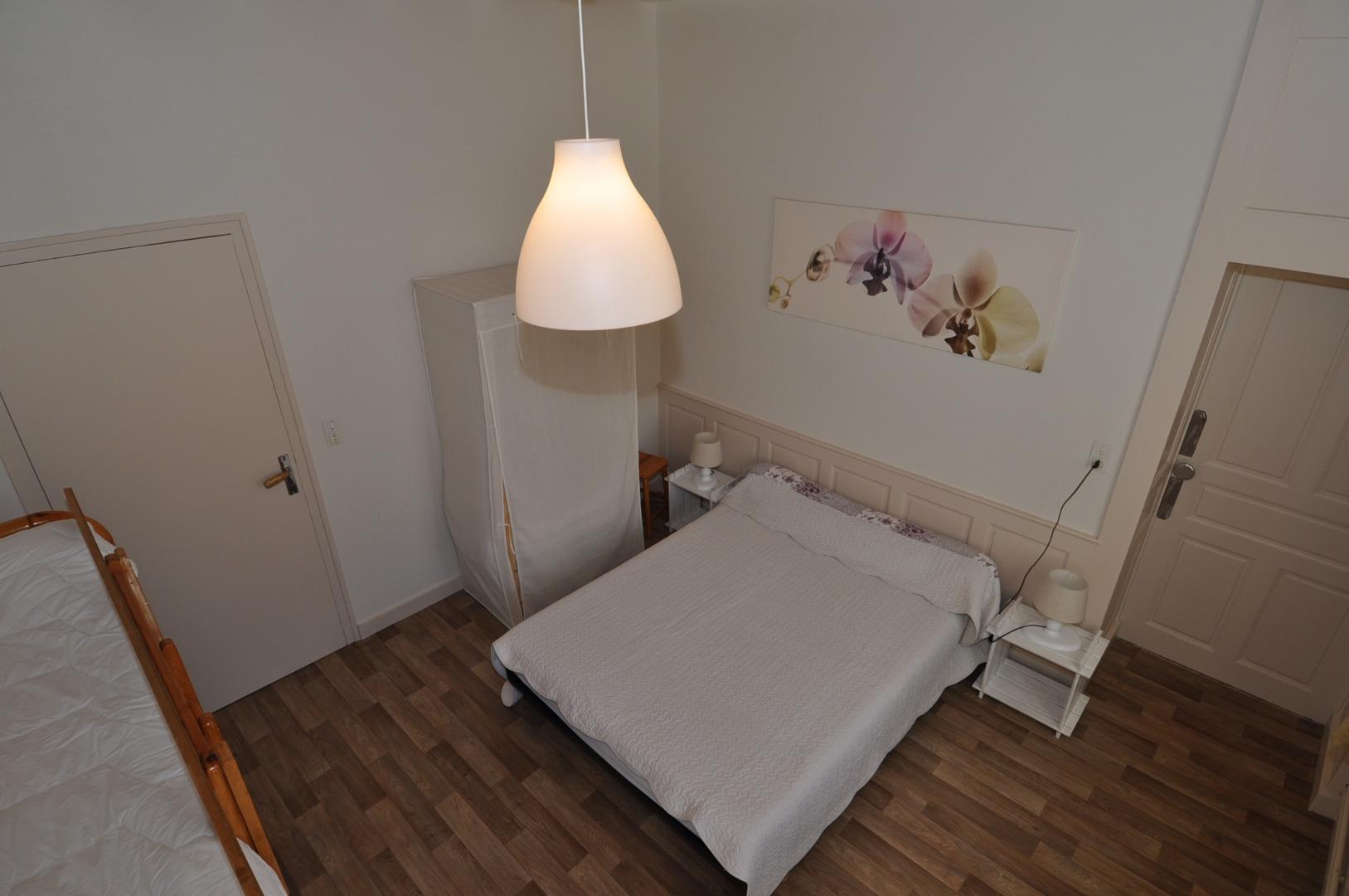 chambre n°1 lit 2 personnes
plus 2 lits superposés