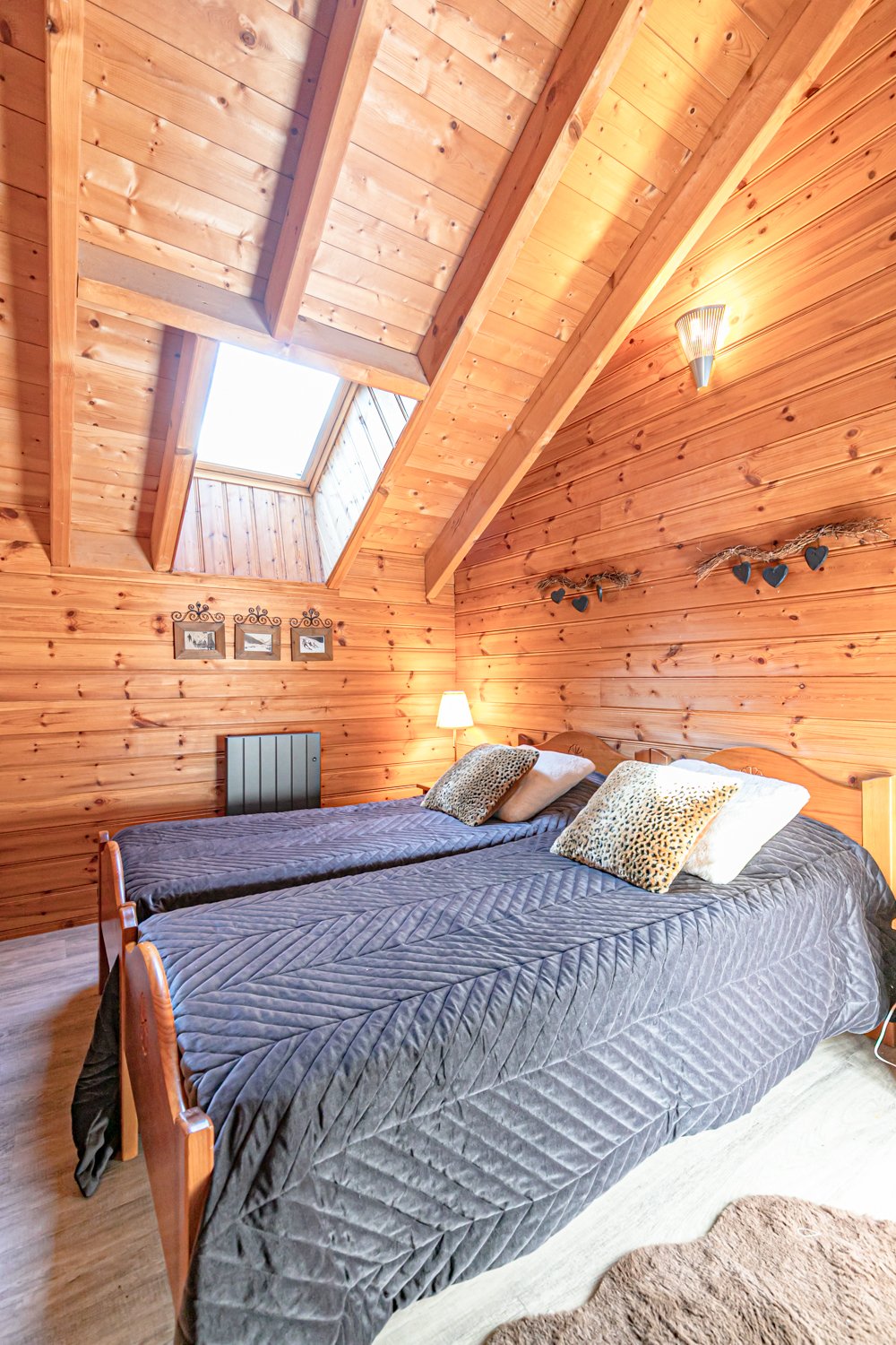 chambre 2 lits grand logement