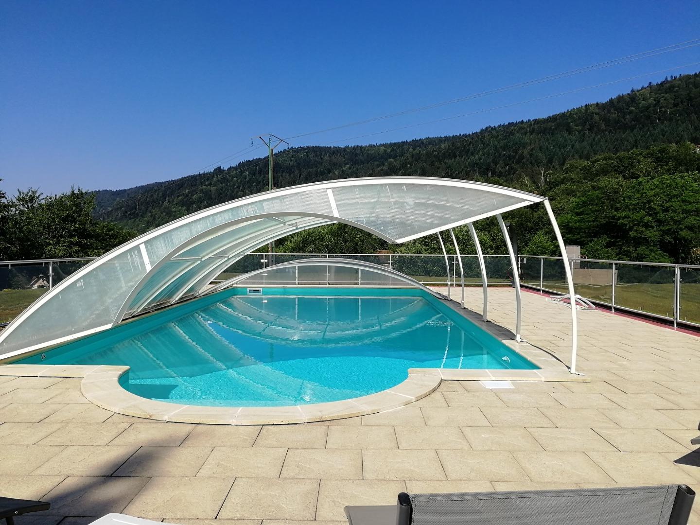 Belle et grande piscine !!! sécurisée, chauffée (solaire)  ( 6 x 12 m)  Mi mai à fin septembre.