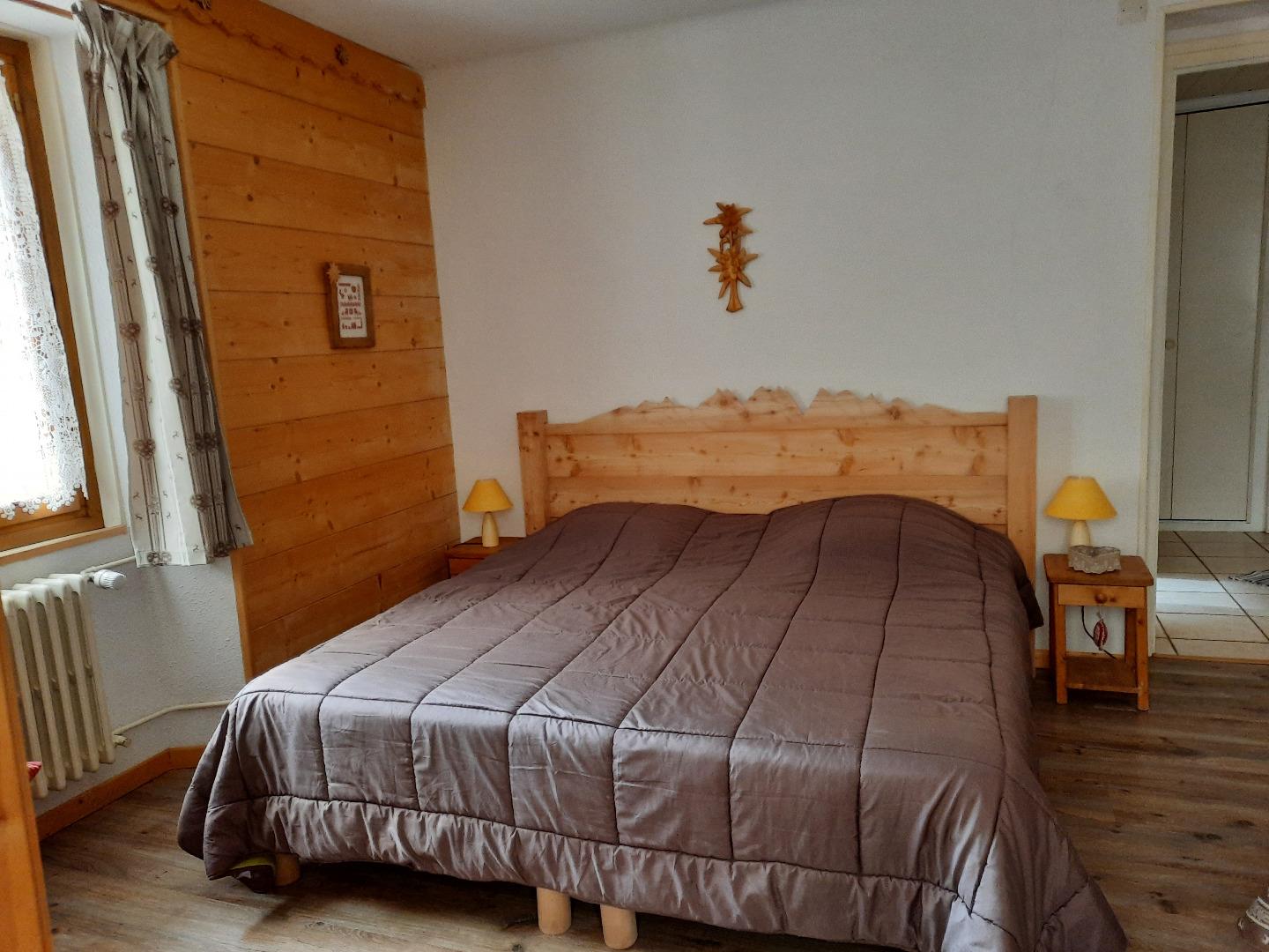chambre2 , "Edelweiss" 3 lits simples ou 1 lit simple et un grand lit en 180.