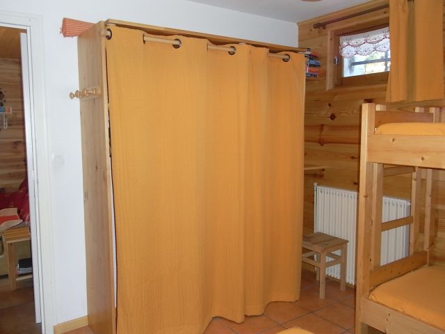 le placard de la chambre jaune