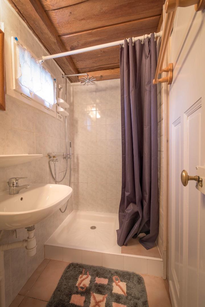 Salle d'eau avec douche de 1,2 m * 0,8 m, RdC