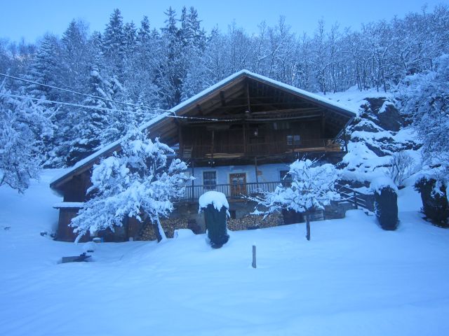 Le chalet sous la neige.