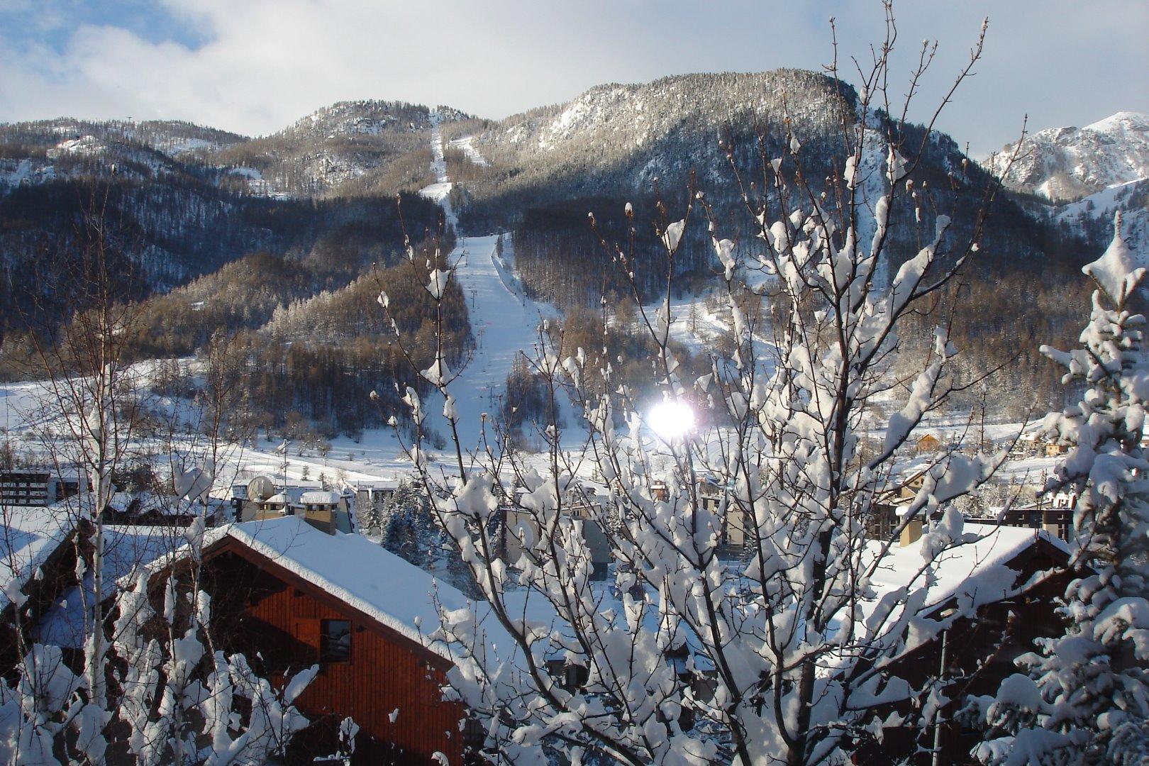 Vue sur les pistes très proches de ski.