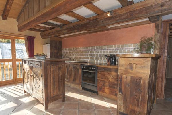 Cuisine américaine, bien équipée, four, lave vaisselle, frigidaire congélateur, micro-ondes, vaisselle et matériels de cuisine de qualité...