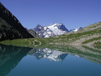 Le lac du goléon avec vue sur...LA MEIJE
