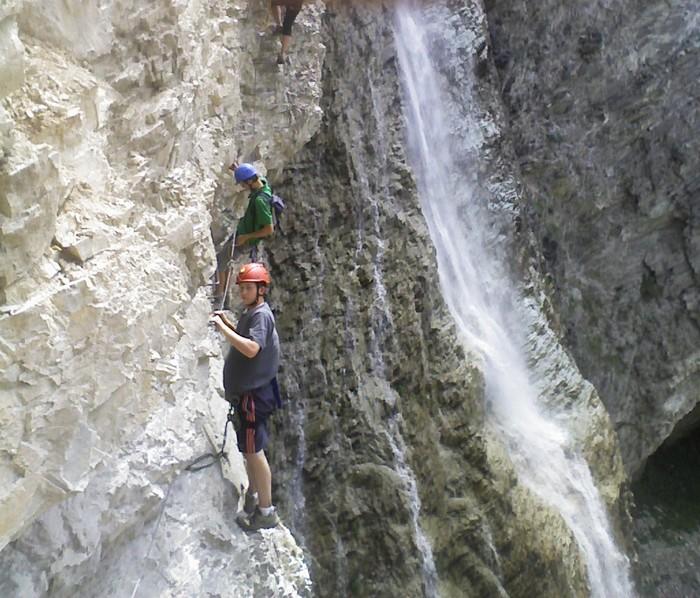 Depuis le gite, de nombreuses randos (tous niveaux) et de très belles via ferrata (7 voies de F à TD)