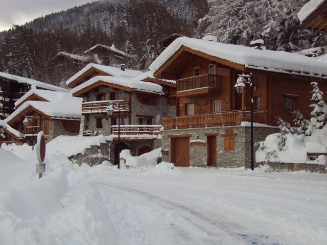 devant le chalet l'hiver