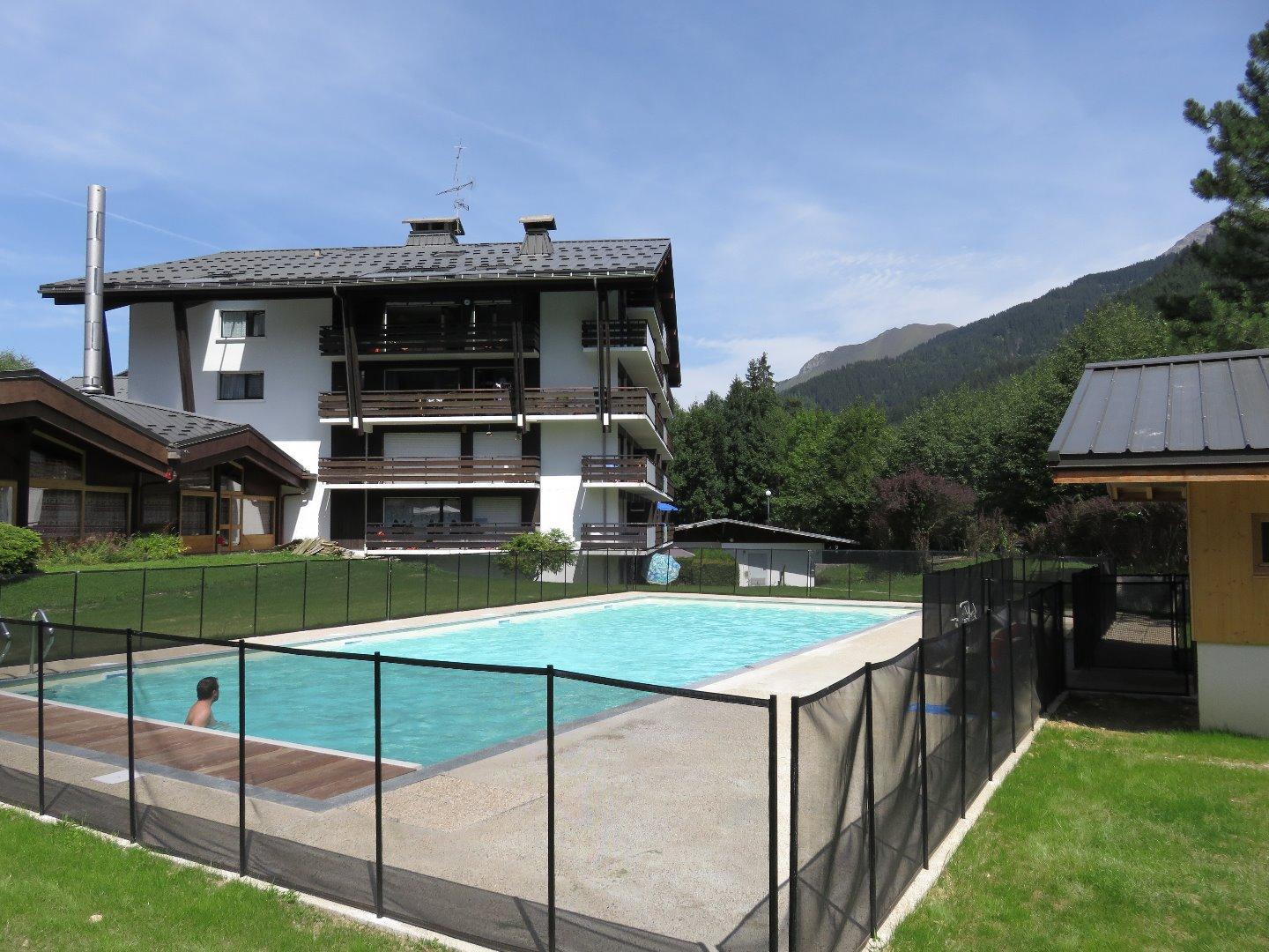 Piscine de la résidence disponible l'été, de début juillet à mi-septembre.