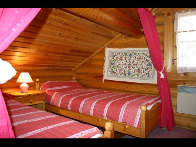 CHAMBRE ROSE 1er étage (2LITS)