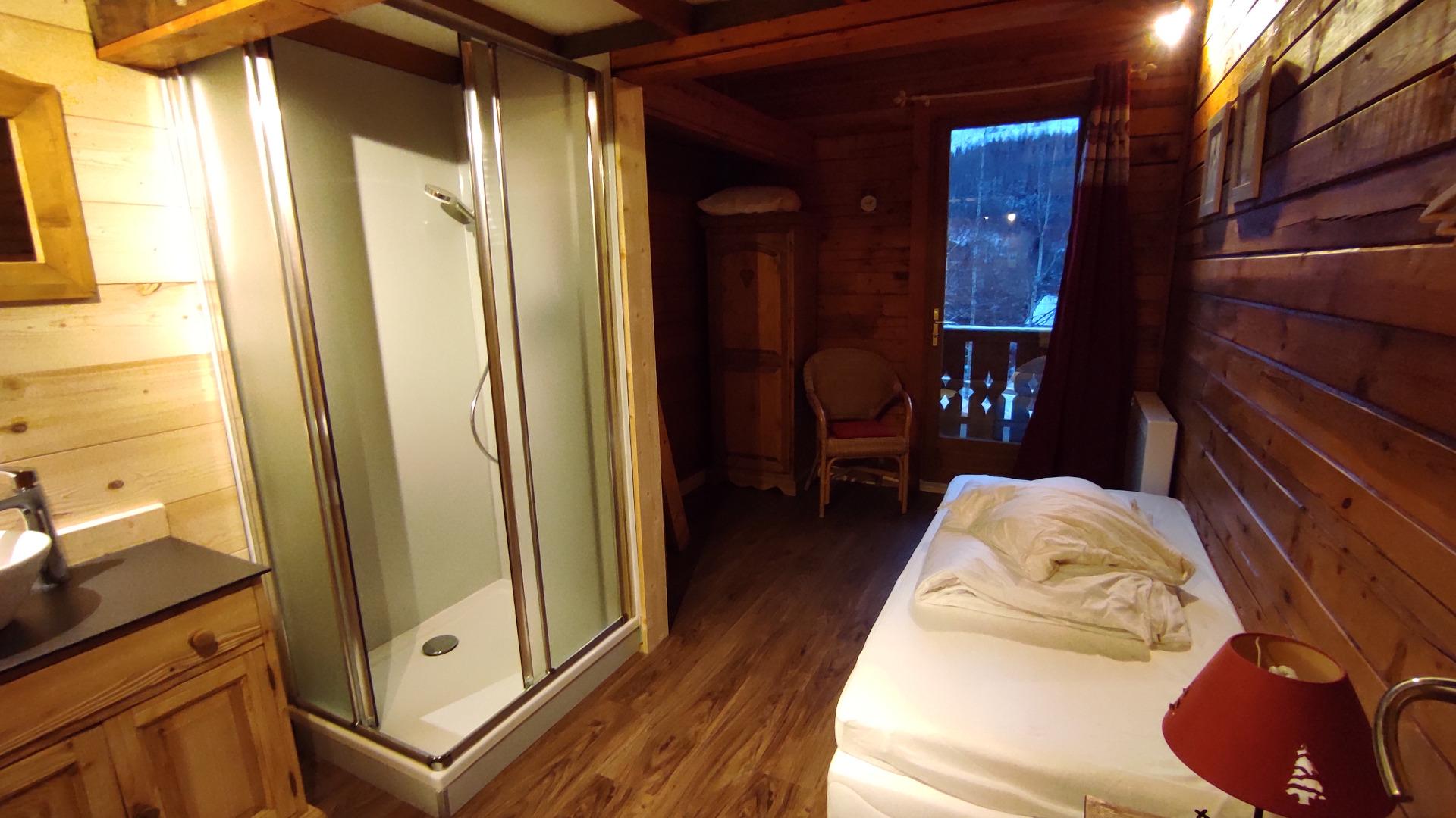 Chambre triple (avec mezzanine) étage, côté rue