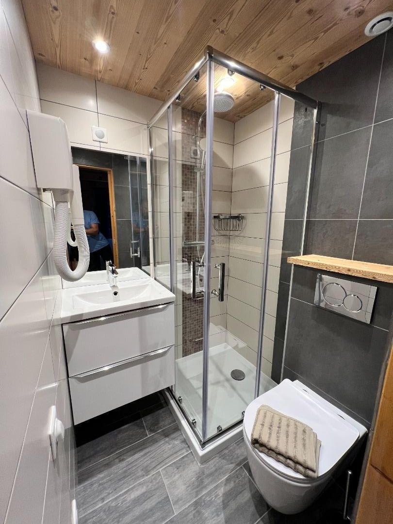 Salle de bain #2 avec chambre Villarlurin