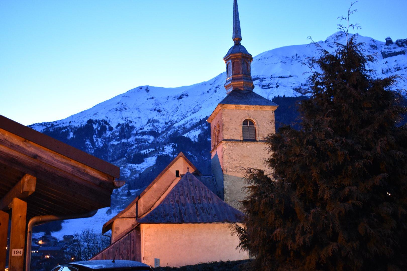 l'église à 2 pas du chalet
