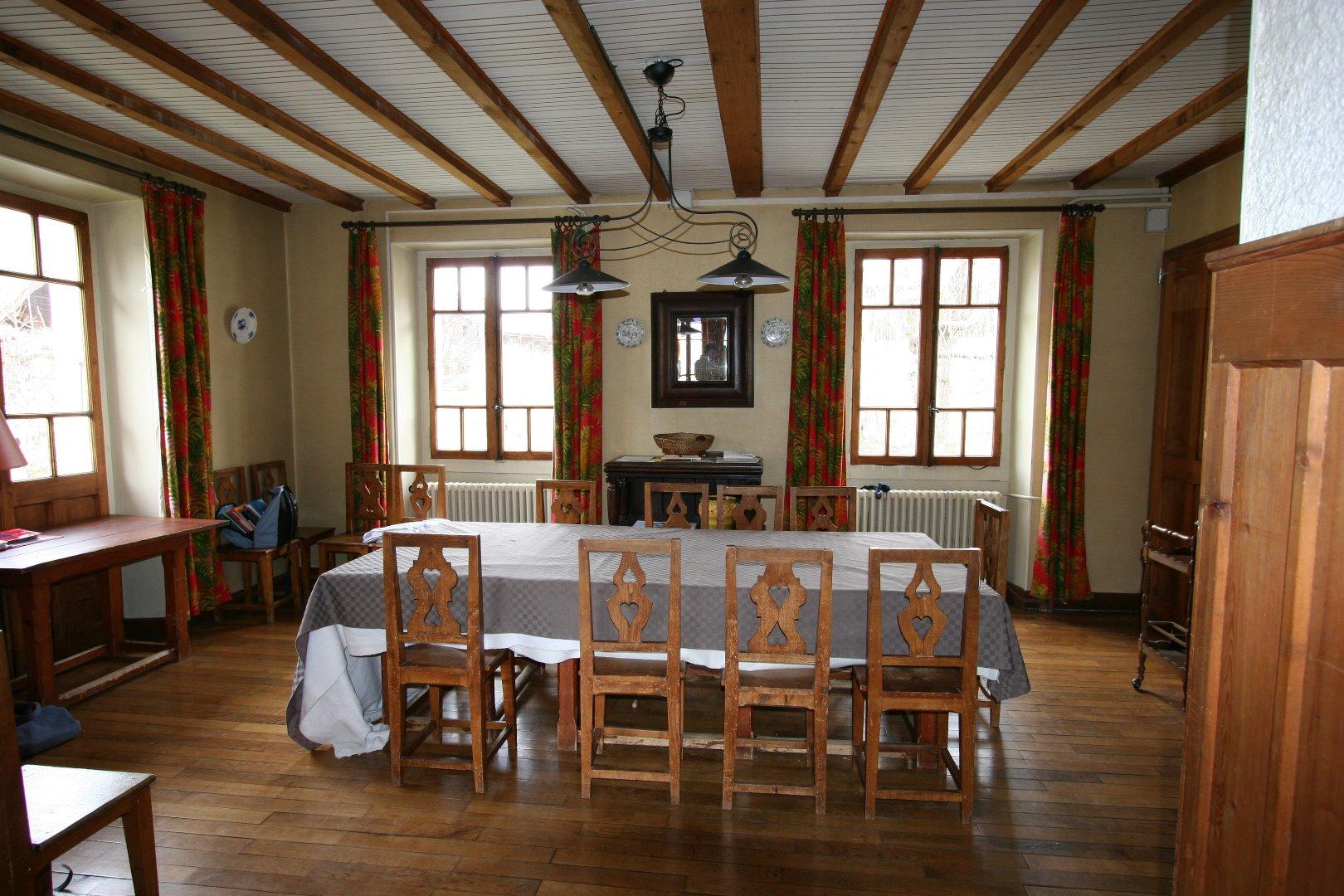salle à manger; avec rallonge possible: jusqu'à 16 places !