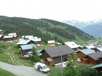 vue du balcon orienté vers la pierra menta version été