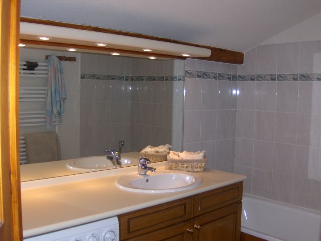 salle de bain longueur du plan 1.5m    
avec lave linge 