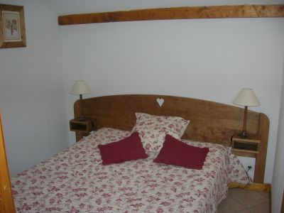 Chambre 1
couchage 2 personnes lit 140 cm + placard
+ placard
