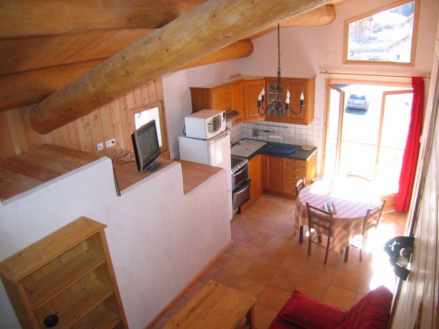 Coin cuisine, salle à manger.