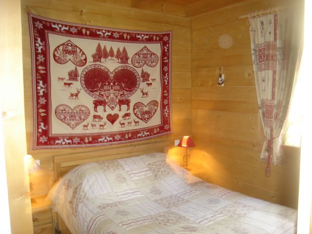 Chambre avec un lit double de 140