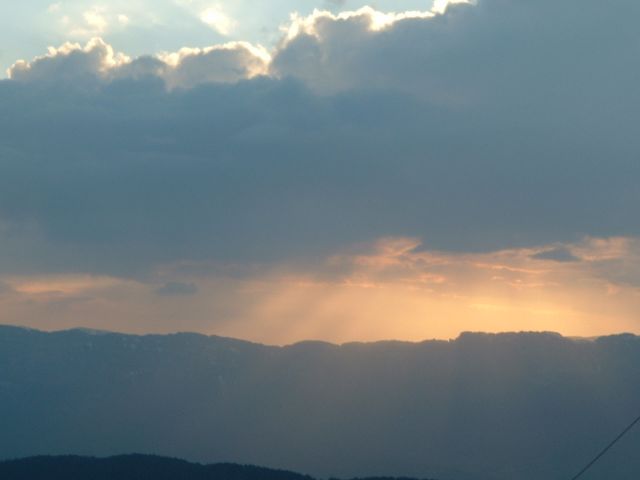 Soleil couchant sur le massif de la Chartreuse depuis l'appartement