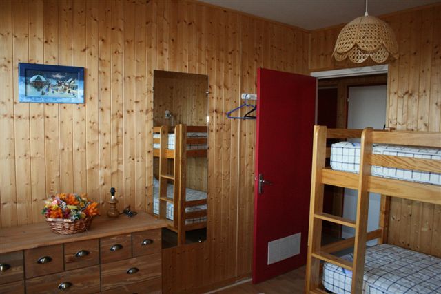 Chacune des 4 chambres dispose d'un lit en 140 et d'un lit à étage (2 couchages en 90)