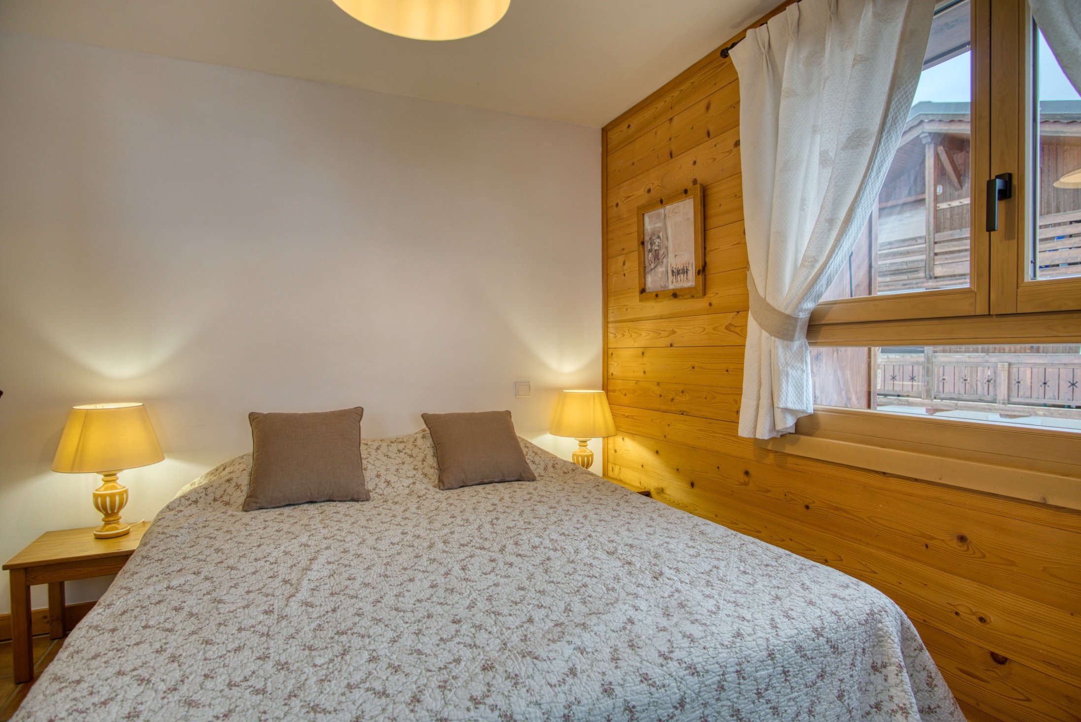 CHAMBRE 2 COTÉ PISTES 
Lit 160x200
Vue montagne 